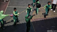 Berbagai kegiatan seperti olahraga secara berkelompok dirasa semakin membuat murid semakin aktif.