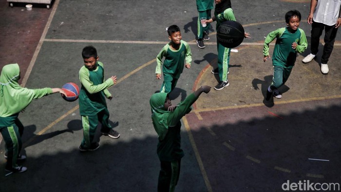 Stop Bullying dengan Kegiatan Positif di Sekolah Stop Bullying dengan Kegiatan Positif di Sekolah