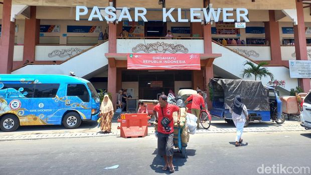 Suasana di Pasar Klewer Solo, Senin (2/10/2023) siang.