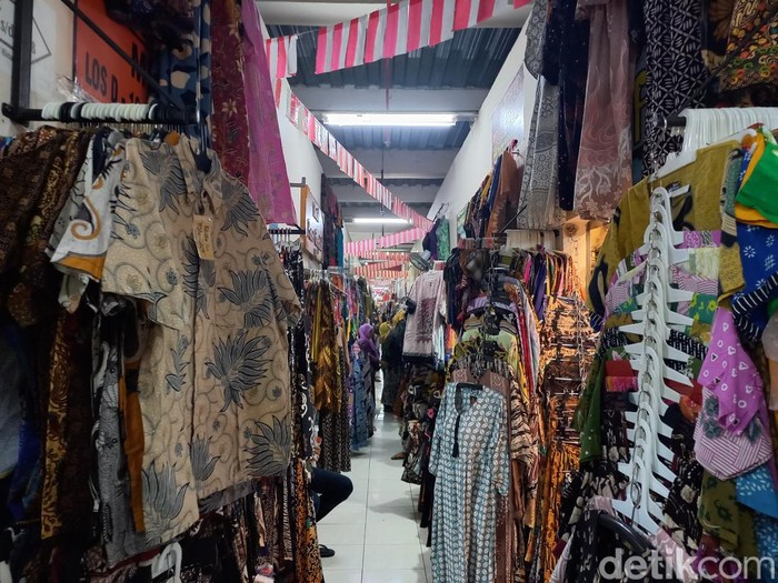 Suasana di Pasar Klewer Solo, Senin (2/10/2023) siang.