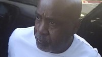 Terdakwa yang merupakan mantan pemimpin geng ditahan polisi di luar rumahnya. (Las Vegas Police Department via AP)  
