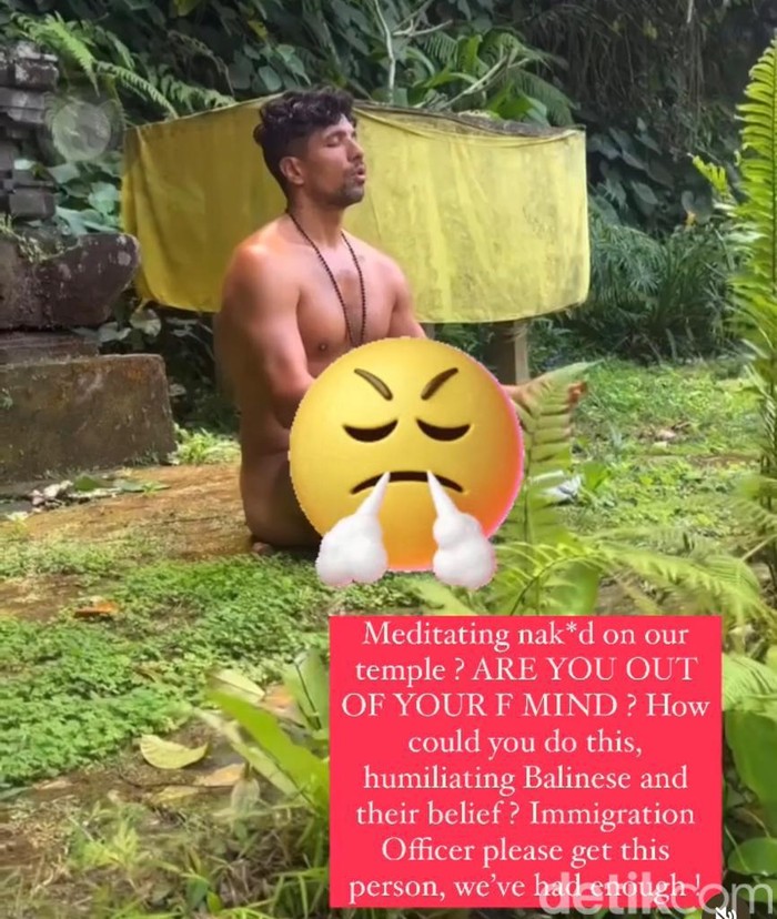Tangkapan layar video viral bule meditasi telanjang di depan Pelinggih.