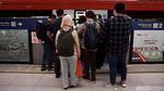 Tarif Baru Berlaku, Begini Suasana Penumpang LRT Jabodebek