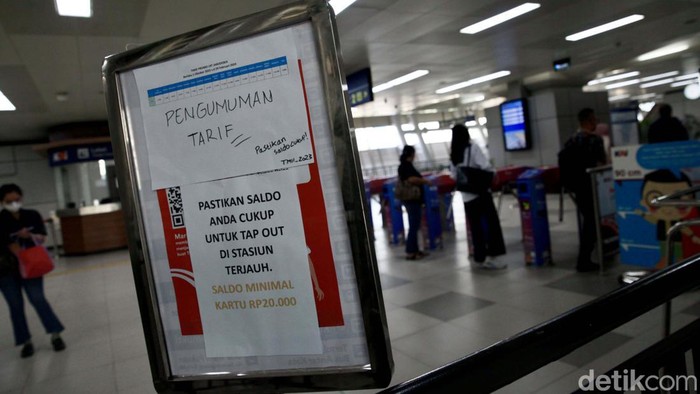 LRT Jabodebek memberlakukan tarif baru dengan minimal Rp 3 ribu dan maksimal Rp 20 ribu. Begini suasana penumpang LRT saat tarif baru berlaku.