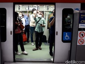 Tarif Normal, Netizen Debat LRT Lebih Sepi atau Masih Ramai
