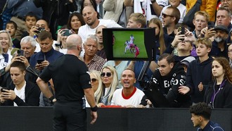 Premier League Tolak Usulan Sepak Pojok Dicek VAR
