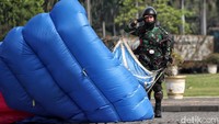Rangkaian acara ini pun dapat disaksikan secara langsung dan gratis untuk masyarakat. Peringatan HUT ke-78 TNI 2023 diusung tema dengan slogan TNI Patriot NKRI: Pengawal Demokrasi untuk Indonesia Maju.