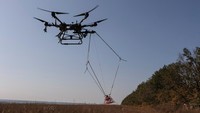 Penggunaan drone ini memberi kemudahan serta keamanan lebih karena relawan tidak kontak langsung dengan benda berbahaya tersebut.  