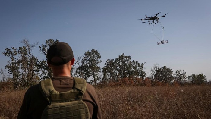A member of the volunteer organization Postup operates a drone with a metal detector for mine searching during demining a field, amid Russias attack on Ukraine, near the town of Derhachi, Kharkiv region, Ukraine October 1, 2023. REUTERS/Sofiia Gatilova