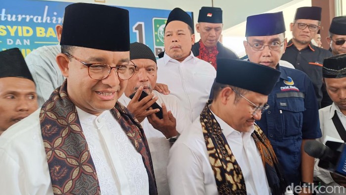 Pasangan Bacapres dan Bacawapres, Anies Baswedan dan Muhaimin Iskandar mengunjungi Pondok Pesantren Darussalam di Desa Dukuhwaluh, Kecamatan Kembaran, Kabupaten Banyumas, Selasa (3/10/2023).