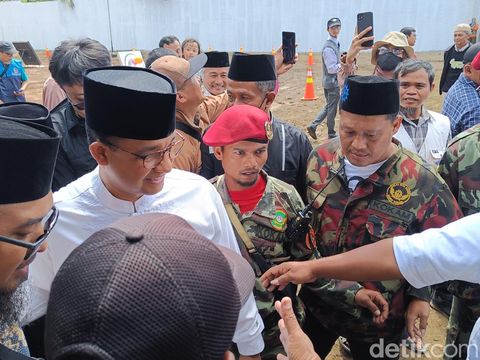 Bacapres Anies Baswedan saat tiba di Pondok Pesantren Zamzam Integrated Islamic School (ZIIS), Cilongok, Kabupaten Banyumas, Selasa (3/10/2023).