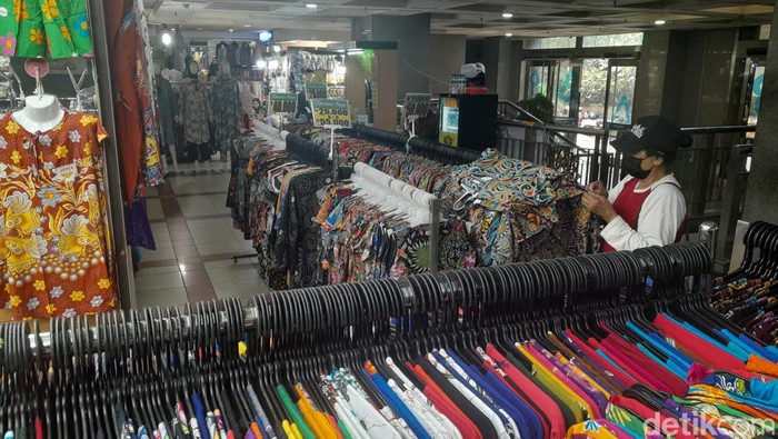 Mending Pakai Daster, Begini Efek Pakai Baju Terlalu Ketat saat Cuaca Panas