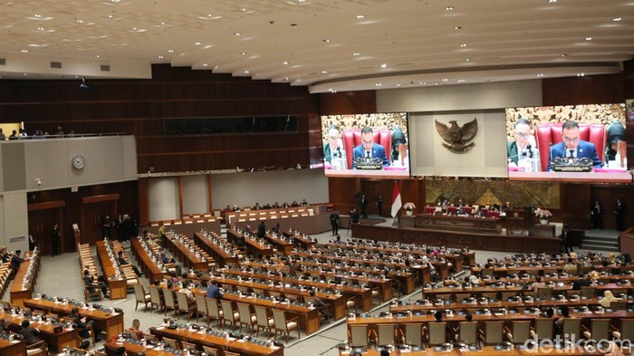 Ditolak PKS, Revisi UU IKN Disahkan DPR DPR mengesahkan Revisi Undang-Undang IKN menjadi undang-undang. Ada tujuh fraksi di DPR yang menyetujui Revisi UU dan PKS menolak.
