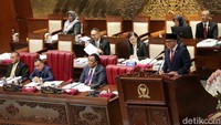 Dalam rapat itu, DPR RI sepakat mengesahkan RUU tentang perubahan atas Undang-Undang Nomor 5 Tahun 2014 tentang Aparatur Sipil Negara (ASN) menjadi UU.  