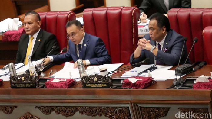 DPR Sahkan RUU ASN Menjadi Undang-undang DPR mengesahkan RUU ASN menjadi undang-undang. Pengesahan dilakukan dalam rapat paripurna di Gedung DPR RI, Jakarta, Selasa (3/10/2023).