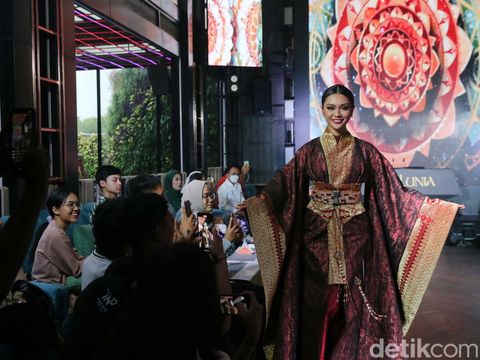 Farhana Nariswari Farhana Nariswari mewakili Indonesia sebagai Miss International 2023