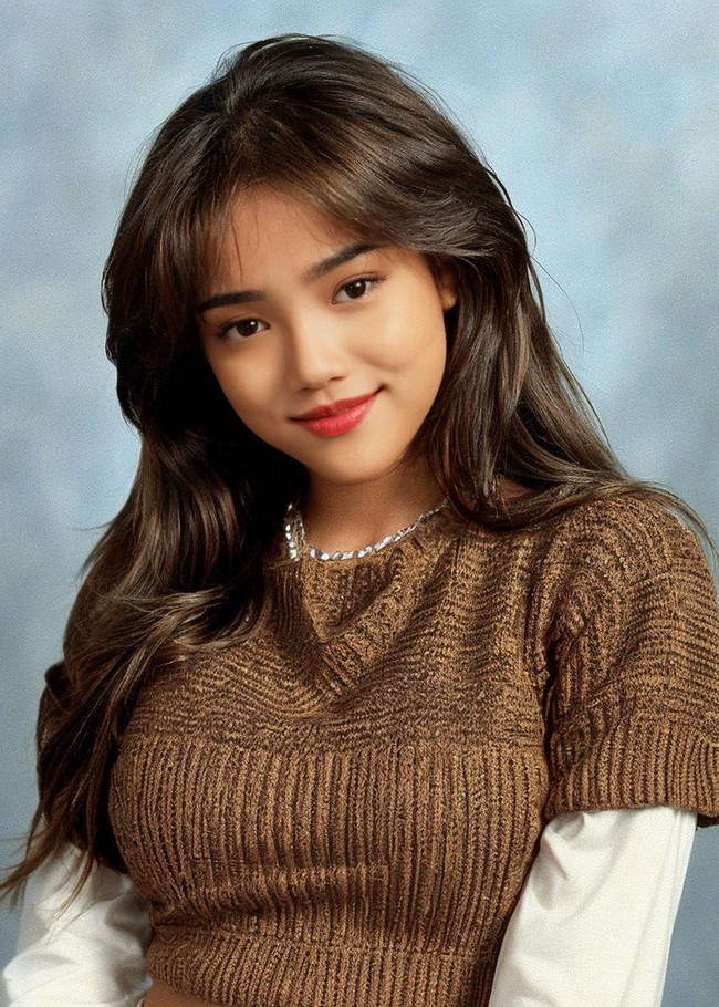 Fujianti Utami alias Fuji bergaya jadul dengan potongan rambut wolfcut di tren AI Yearbook. Gayanya sangat kental nuansa 90-an. Foto: Instagram/@fuji_an