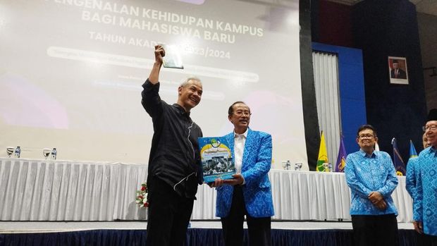 Ganjar Pranowo saat hadir di Universitas Pasundan, Bandung, Selasa (3/10/2023).