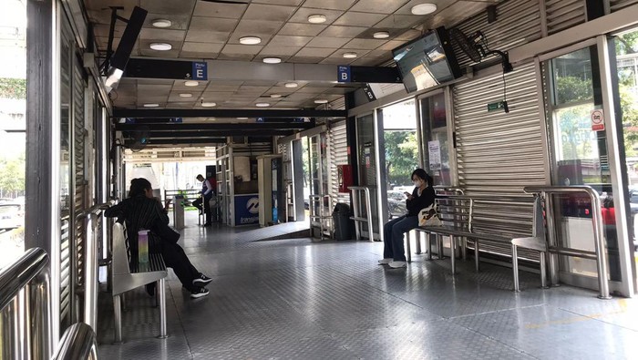 Halte Bendungan Hilir dan Halte Semanggi masih beroperasi secara normal. (Fitrya Anugrah Kusumah/detikcom)