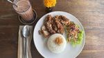 Potret Kafe Instagramable di Bali, Ngopi Sambil Lihat Sawah Asri