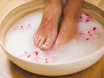 Jurus Ampuh Usir Bau Kaki dengan Pewangi Alami dari Dapur