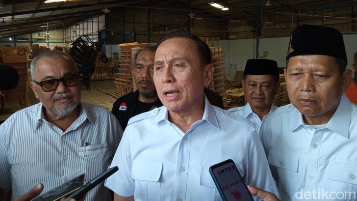 Iwan Bule saat mengunjungi Cirebon, Selasa (3/10/2023).