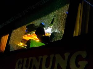 Ketika ABG Lempar Bus Gunung Harta Setelah Terinspirasi Konten TikTok