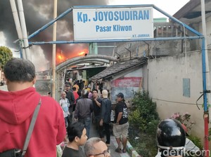Kebakaran Hebat di Kampung Joyosudiran Solo, Warga Evakuasi Diri
