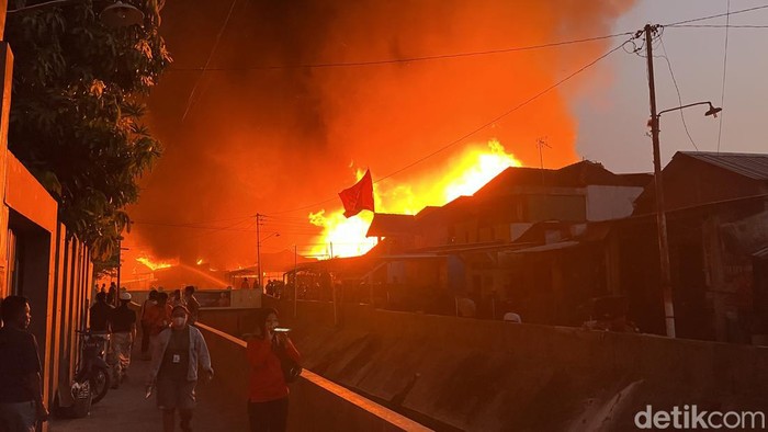 Kebakaran di Kampung Joyosudiran Solo, Selasa (3/10/2023).