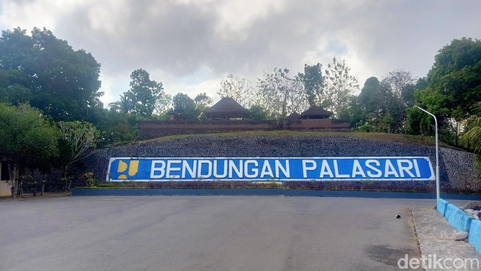 Kondisi Bendungan Palasari di Jembrana, Bali, yang mengering. Kondisi Bendungan Palasari di Jembrana, Bali, yang mengering.