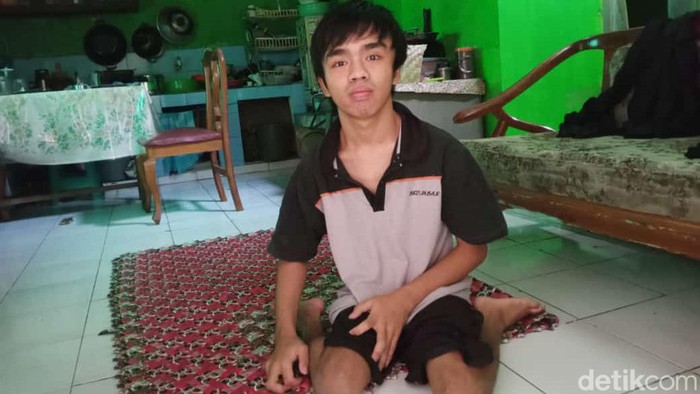 Kondisi Suryaman (22) pemuda asal Subang yang lumpuh sejak lahir.