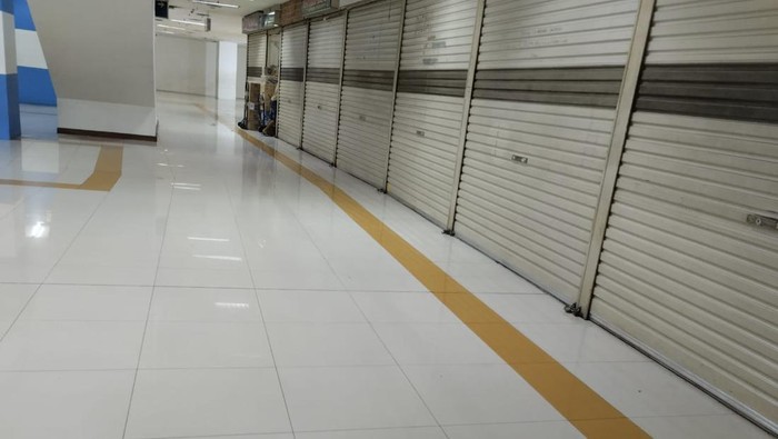 Kondisi toko di lantai 2 PGC Cililitan