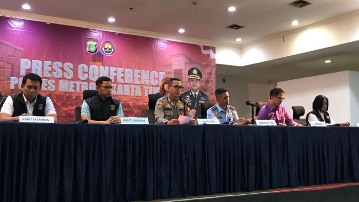 Konferensi pers terkait penemuan mayat anak perwira TNI di Halim (Muhammad Fardan Kaftaro/detikcom)