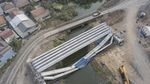 Konstruksi Jembatan Penghubung Kawasan Industri Jababeka Roboh