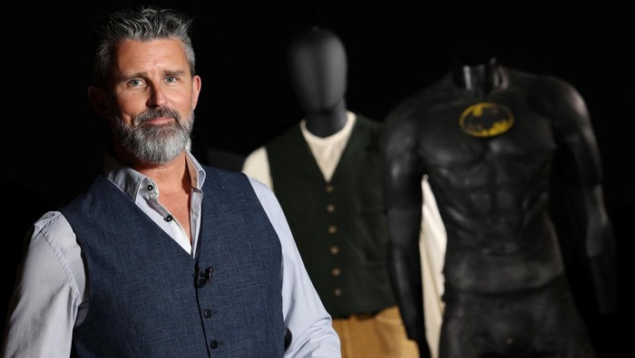 Kostum Film-film Populer Bakal Dilelang, Ada James Bond-Topeng Star Wars Honey Ryder's bathrobe worn by Ursula Andress in