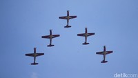 Begini penampakan salah satu manuver jet tempur saat gladi bersih HUT ke-78 TNI yang di gelar di kawasan Monas, Jakarta, Selasa(3/10/2023).