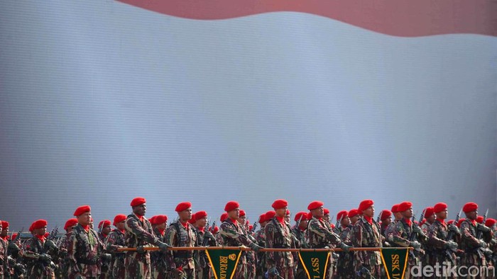 TNI akan menggelar upacara peringatan Hari Ulang Tahun (HUT) ke-78 di Monas, Jakarta, 5 Oktober mendatang. Yuk lihat gladi bersihnya.