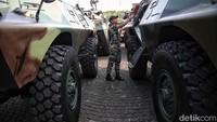 Adapun logo HUT ke-78 TNI 2023 berupa lambang segi lima berlatar warna merah dengan bingkai warna emas berisi tulisan angka 78. Disertai pula logo TNI Angkatan Darat (AD), TNI Angkatan Laut (AL), dan TNI Angkatan Udara (AU).  