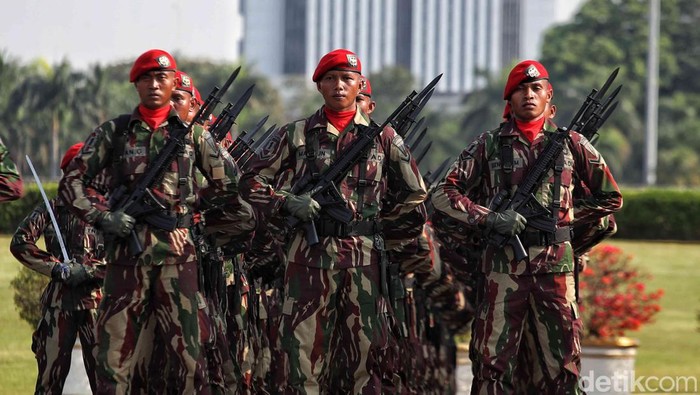 Melihat Gladi Bersih Upacara HUT TNI TNI akan menggelar upacara peringatan Hari Ulang Tahun (HUT) ke-78 di Monas, Jakarta, 5 Oktober mendatang. Yuk lihat gladi bersihnya.