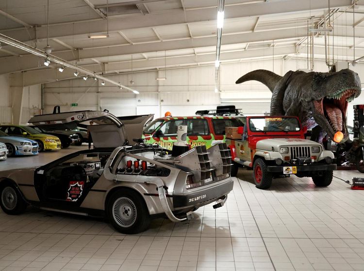 Museum di Paris Tawarkan Berkendara dengan Mobil Ikonik Film Terkenal