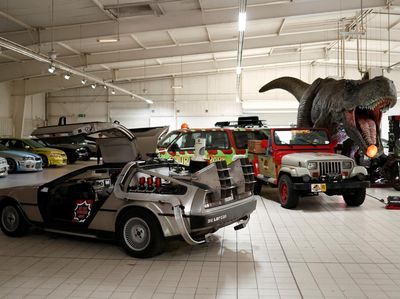 Museum di Paris Tawarkan Berkendara dengan Mobil Ikonik Film Terkenal