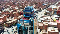 Pemandangan gedung Cholet El Crucero de Los Andes yang memiliki sudut pandang tertinggi di dunia dengan ketinggian 4.101 meter di atas permukaan laut, di El Alto, Bolivia 9 September 2023.  