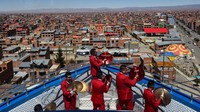 Cholet Bolivia terkenal secara internasional karena gaya kitsch mereka yang dijuluki Andean nouveau riche dan arsitektur pesawat ruang angkasa.  