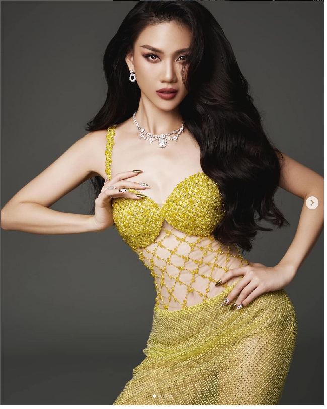 Pada malam final, Hoa diminta mendefinisikan apa itu confident beauty. Apa jawaban Hoa? “Seorang wanita yang percaya dengan dirinya dan bisa memimpin kehidupannya sendiri. Seorang wanita yang bisa mengakui kesuksesan orang lain dan mengatasi kegagalannya untuk meningkatkan dirinya menjadi versi yang lebih baik.” Foto: Dok. Instagram quynhoabuii