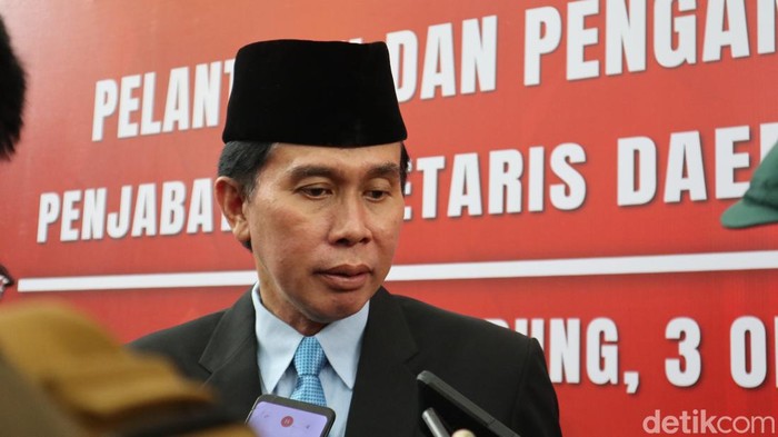 Mohammad Taufiq Budi Santoso dilantik sebagai Penjabat (Pj) Sekertaris Daerah (Sekda) Jawa Barat. Pelantikan dilakukan langsung oleh Pj Gubernur Bey Machmudin di Gedung Sate, Bandung, Selasa (3/10/2023).