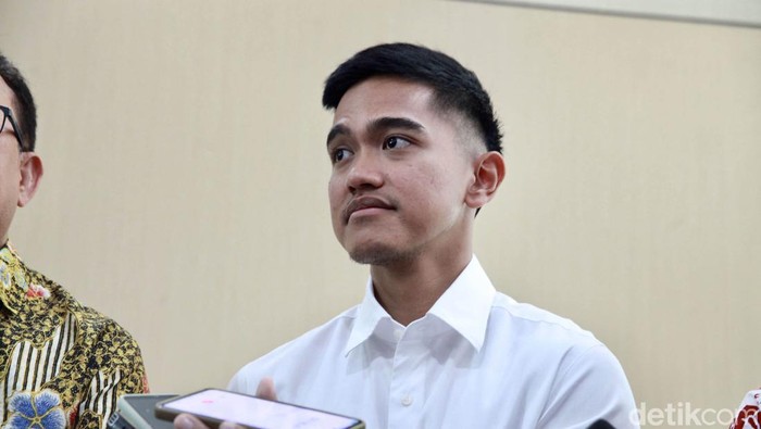 Kaesang Pangarep bersama jajaran pengurus PSI bertemu dengan pengurus Persekutuan Gereja-gereja di Indonesia. Begini potret pertemuannya.