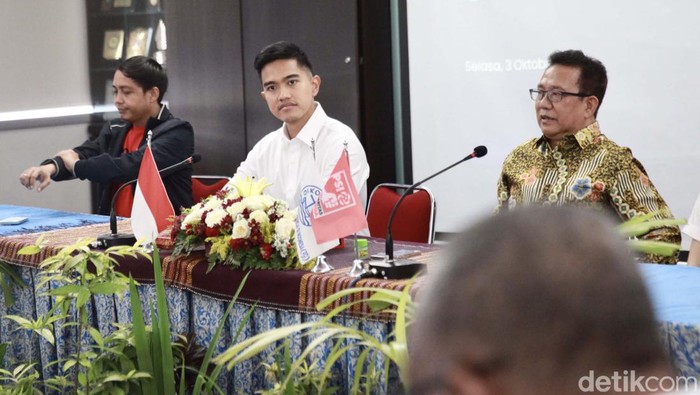 Momen Kaesang Bertemu Pengurus PGI Kaesang Pangarep bersama jajaran pengurus PSI bertemu dengan pengurus Persekutuan Gereja-gereja di Indonesia. Begini potret pertemuannya.