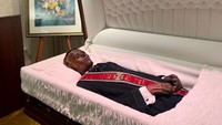 Jenazah Stoneman Willie dipajang di rumah duka setempat yang telah menjadi tempat peristirahatannya selama 128 tahun di Reading, Pennsylvania, Amerika Serikat, Minggu (1/10/2023).  