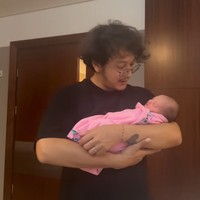 Dalam keterangan unggahan Nadine juga mengungkapkan nama anak keduanya, Nadi Djala Anggara. Kelak anak keduanya itu akan dipanggil Djala. Foto: Instagram/@nadinelist