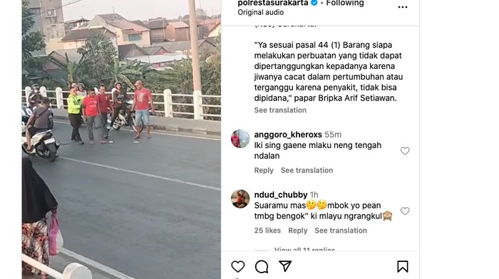 Anggota Satlantas Polres Solo amankan ODGJ yang ngamuk.